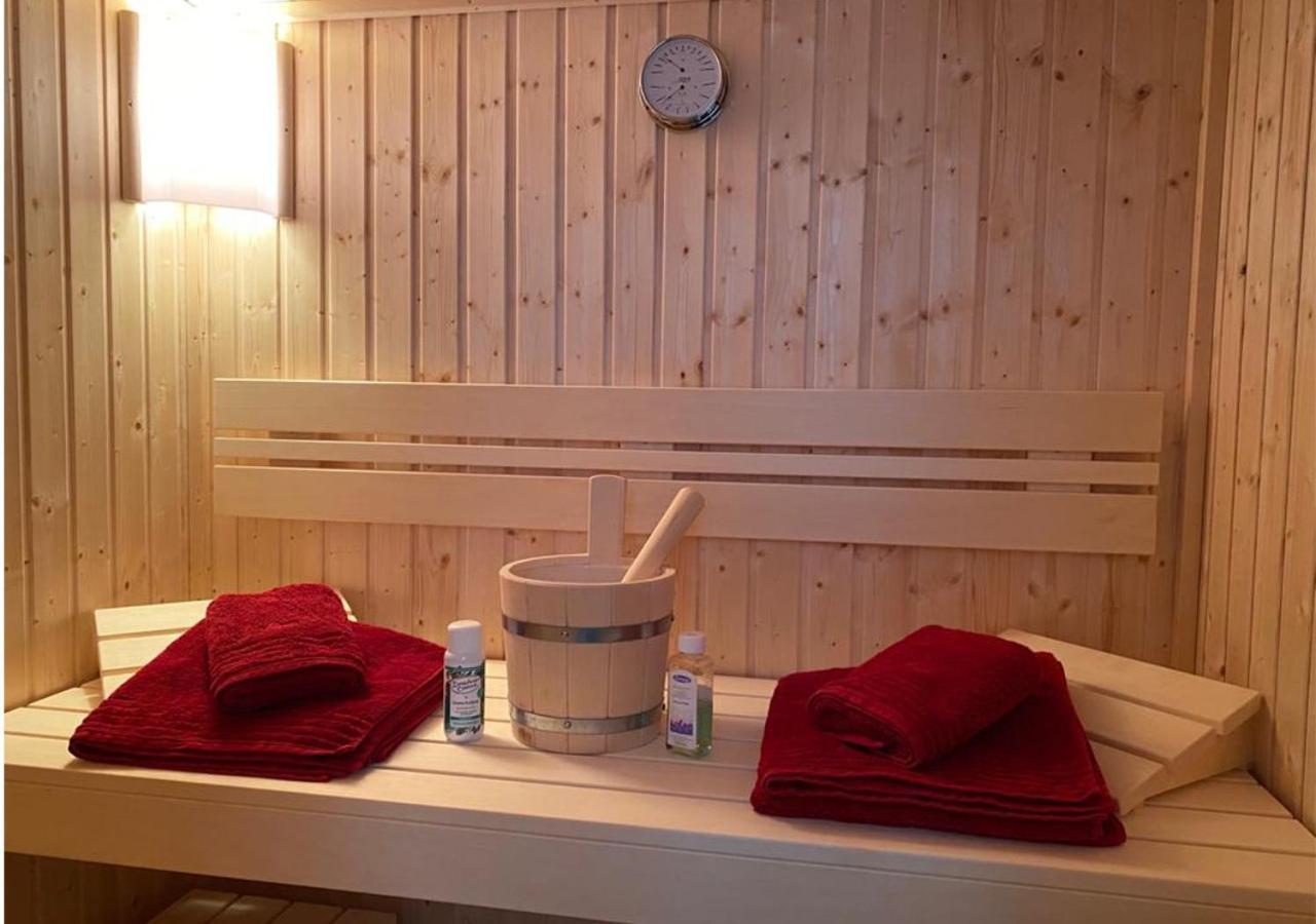 Modernes Reetdach-Ostseeferienhaus Bella Mare, Insel Usedom Mit Sauna, Kamin & Sonnenterrasse Zirchow Luaran gambar